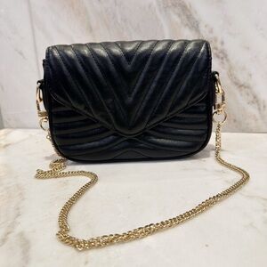 Elegant Black Quilted Shoulder Bag​